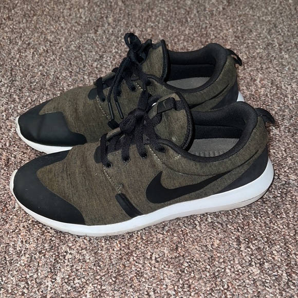 Nike shoes - Picture 2 of 6